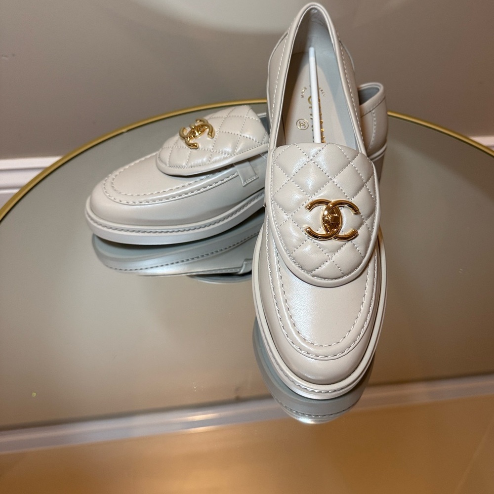 CHANEL 25B Turnlock CC Interlocking Quilted lambkin leather loafers sz 37.5 - Picture 13 of 17